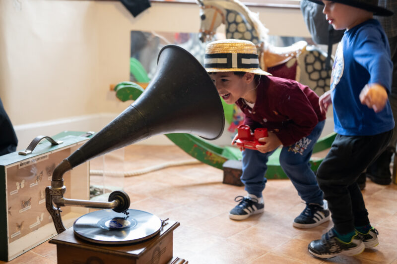 Child shouting into a gramophone.